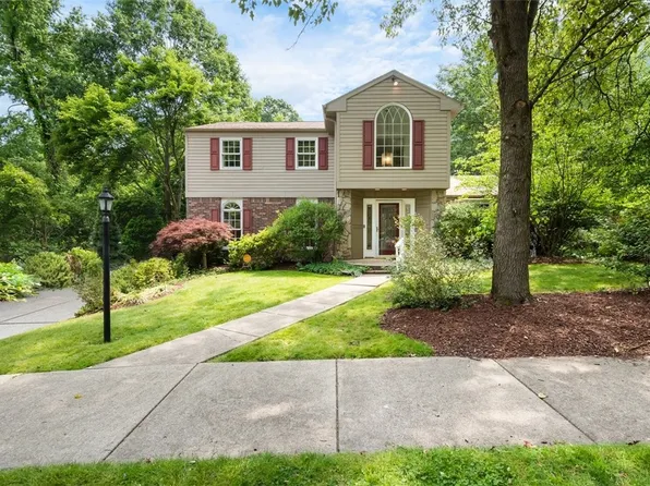 127 Old Suffolk Dr, Monroeville, PA 15146