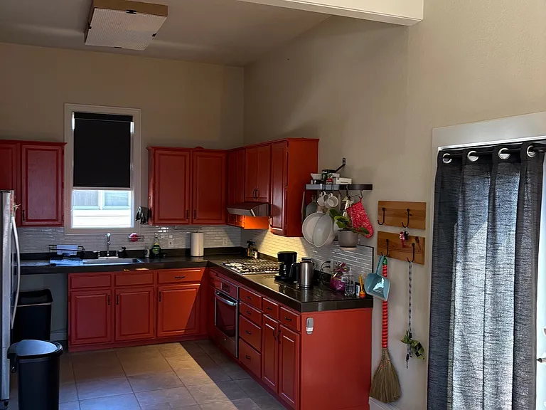 555 N 20th St — Photo 30