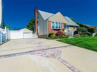 2505 Centre Ave, Bellmore, NY 11710