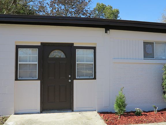 3rd image of 2342 BURPEE Drive W
