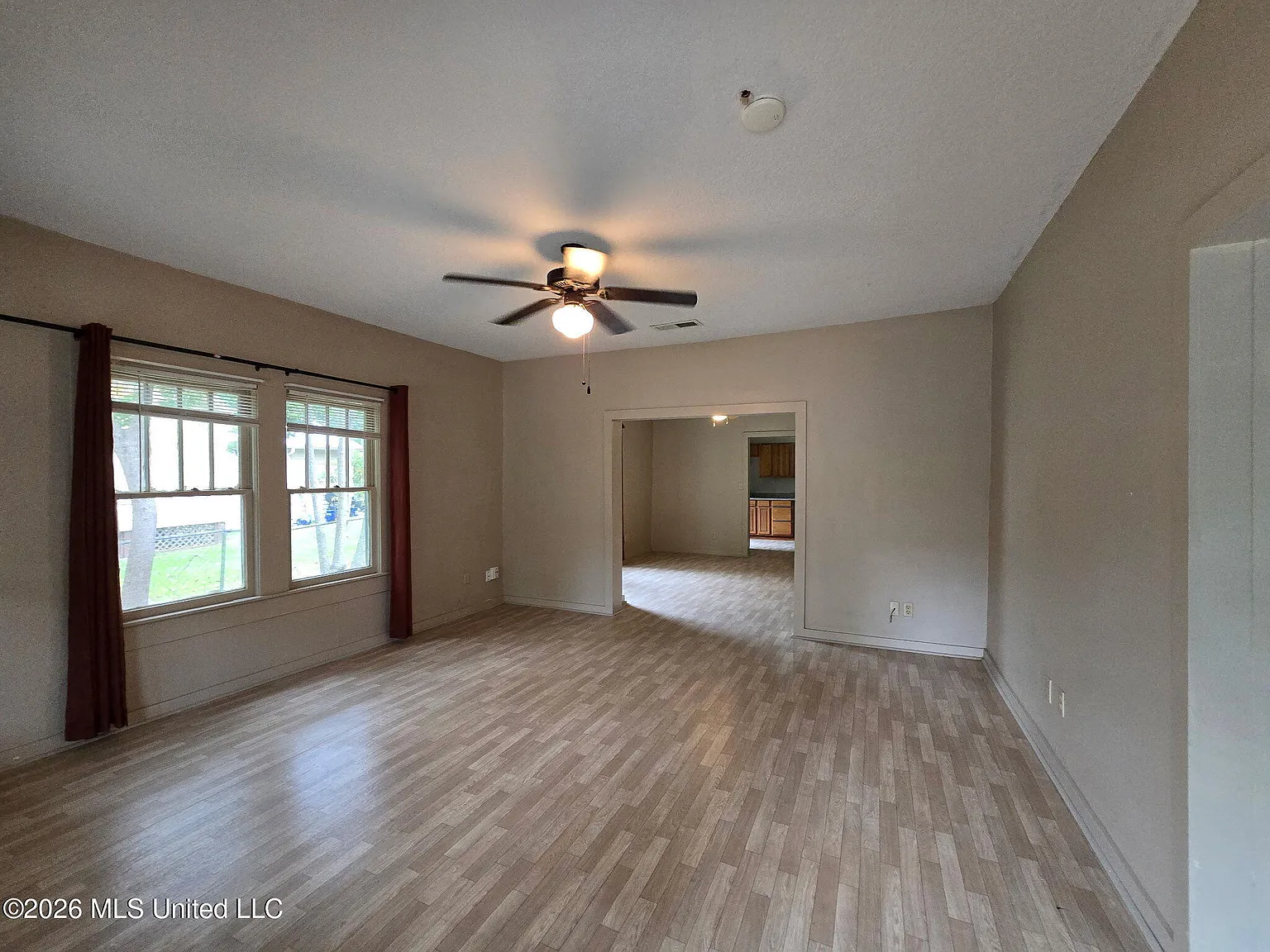 4 bed, 1.0 bath, 1456 sqft, $1,500 — Photo 2