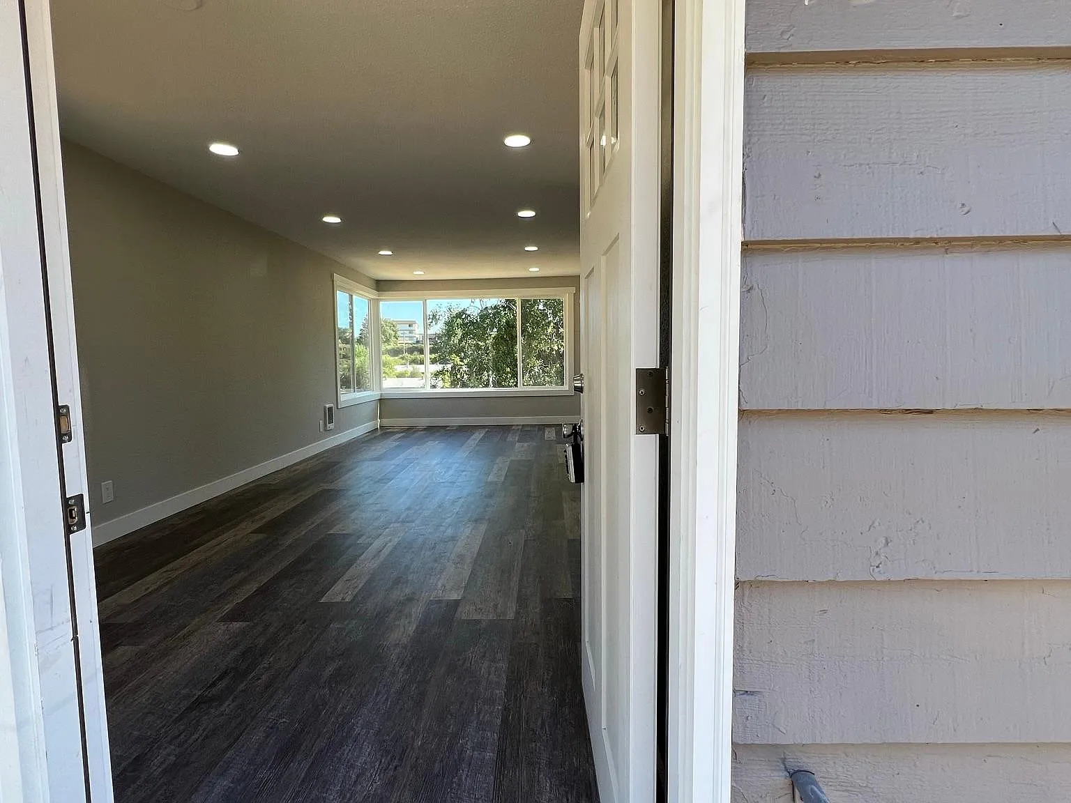 1742 Houston Ave — Photo 4