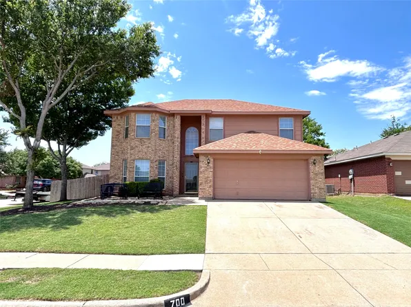 700 Hummingbird Trl, Saginaw, TX 76131