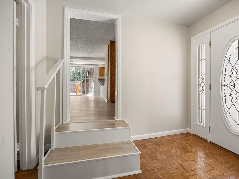 109 S Cedar St — Photo 15