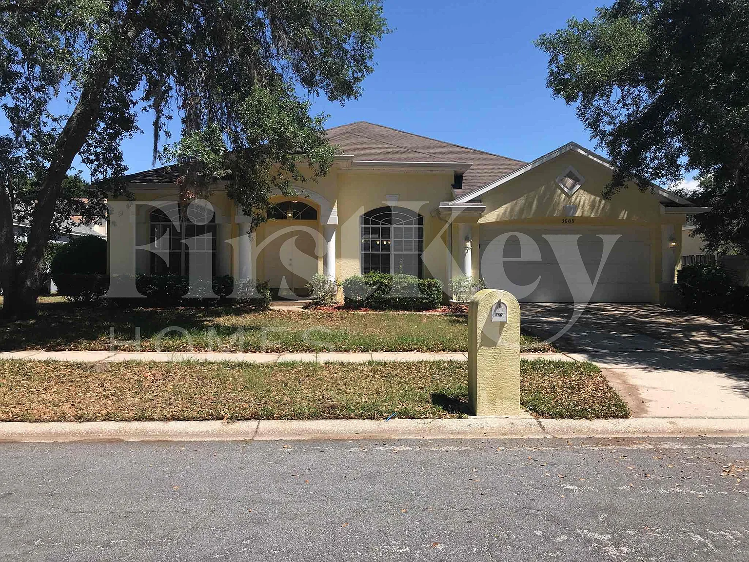 4 bed, 2.0 bath, 2203 sqft, $2,560 — Photo 1