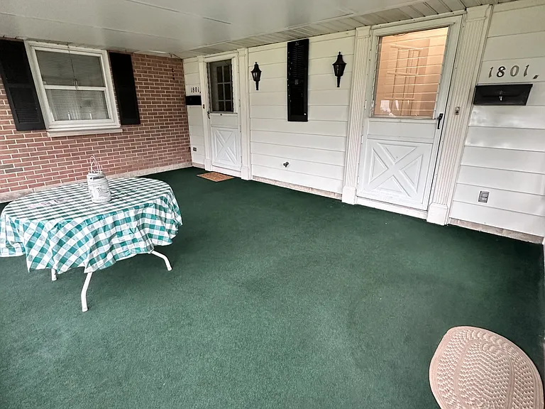 1801 W Parkway Dr #B — Photo 16