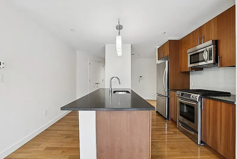 3260 Henry Hudson Parkway — Photo 3