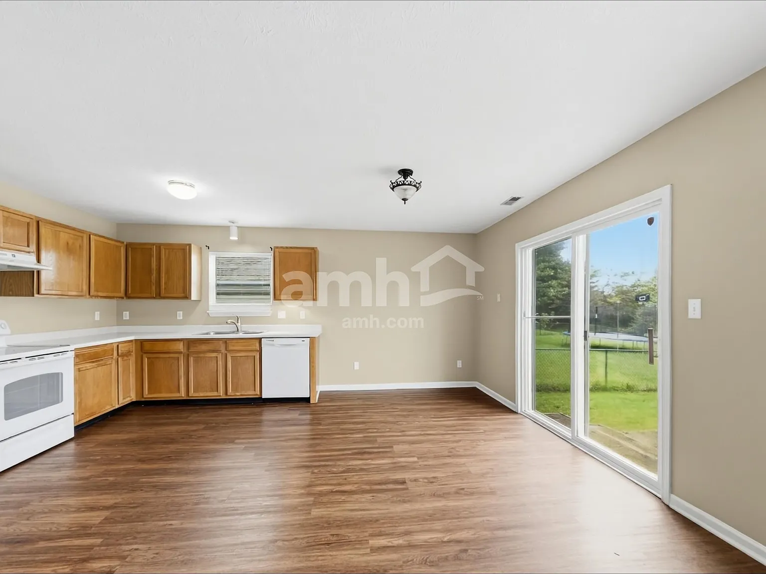 3 bed, 2.0 bath, 2014 sqft, $2,255 — Photo 4