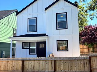 1180 Woodrow Ln, Medford, OR 97504