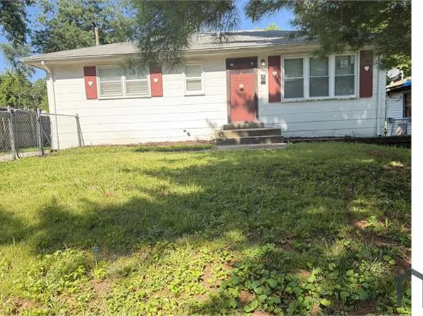 10209 Duke Dr, Saint Louis, MO 63136