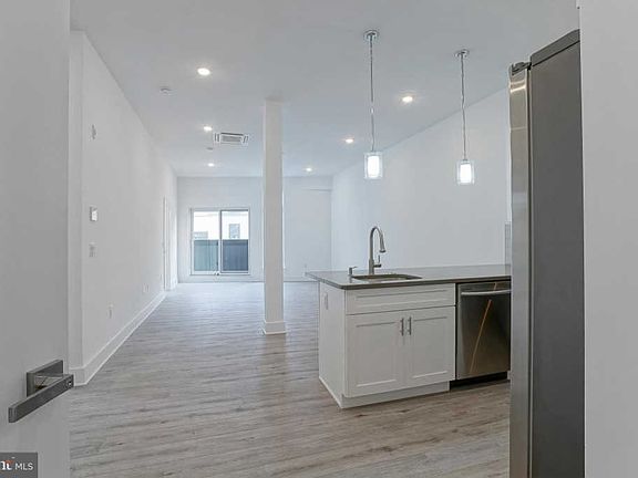 3rd image of 1630 N Cadwallader St #2