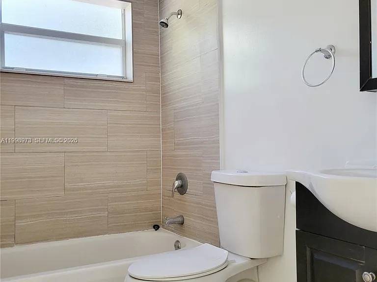 8315 NE Miami Ct #4 — Photo 5