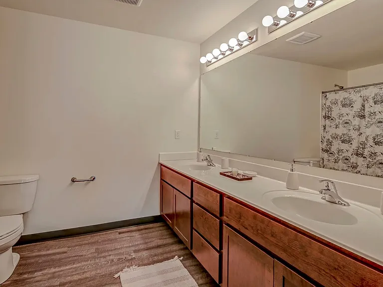 Brewers Point Apartments — Photo 6