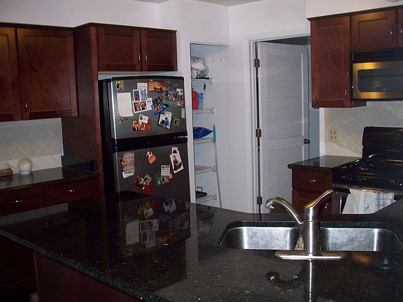 4th image of 600 Newbury Ln