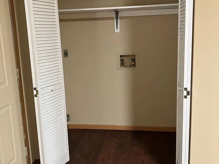 1520 Hawk Cir #B — Photo 8