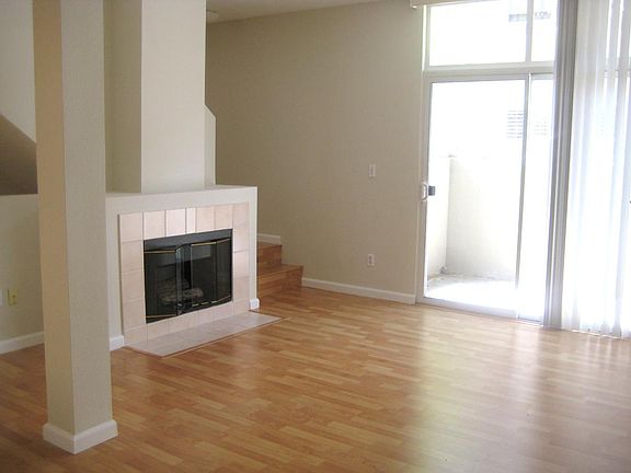 3rd image of 333 Dunsmuir Ter Unit 1