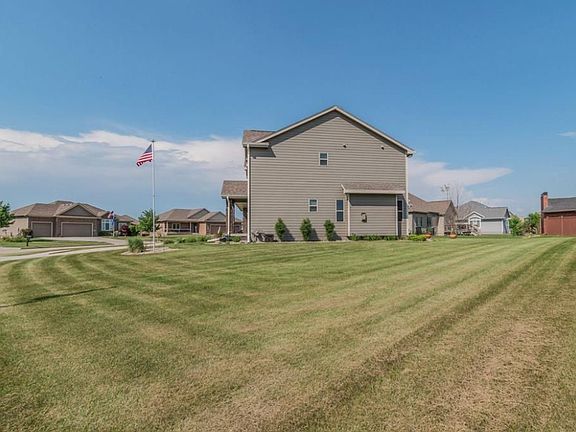 4th image of 3323 NE Briar Creek Pl
