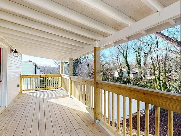82 Ashlawn Dr — Photo 5
