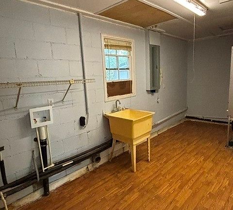 3rd image of 940 Gordon St