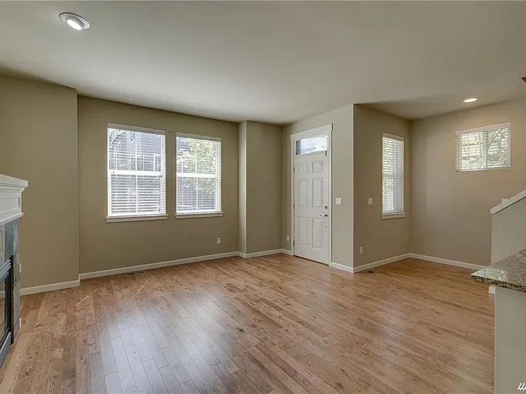 386 NE Denny Way — Photo 16