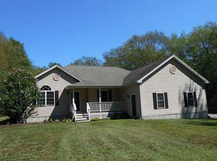 762 Chopmist Hill Rd, Glocester, RI 02857