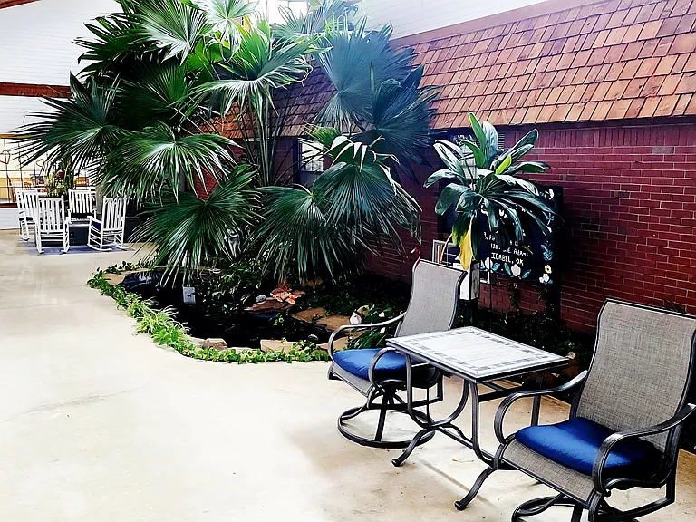 Colonial Lodge Apartments — Photo 21