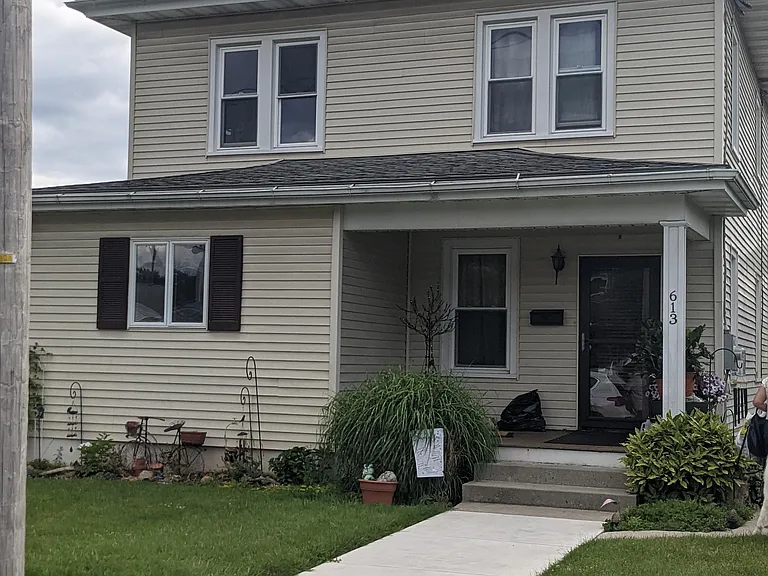 613 N Chestnut St — Photo 2