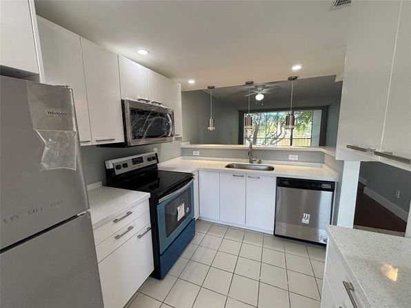 6000 NW 64th Ave APT 211