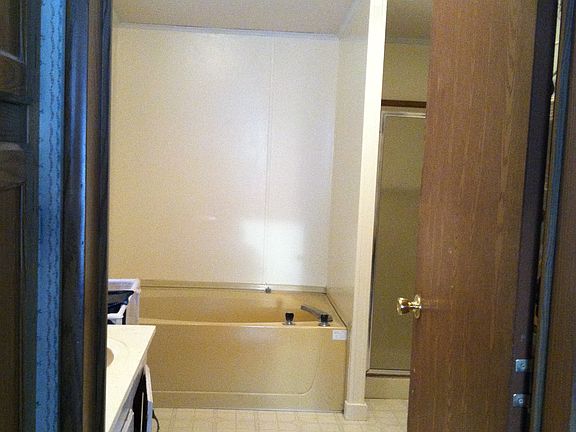 Master Bath (garden tub/separate shower)