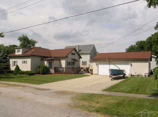 155 S Chapman St, Chesaning, MI