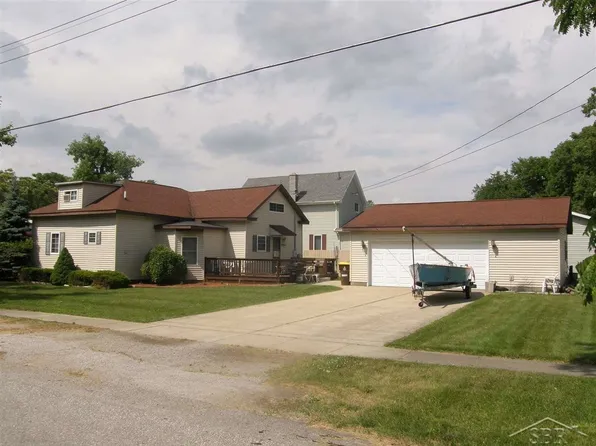 155 S Chapman St, Chesaning, MI 48616