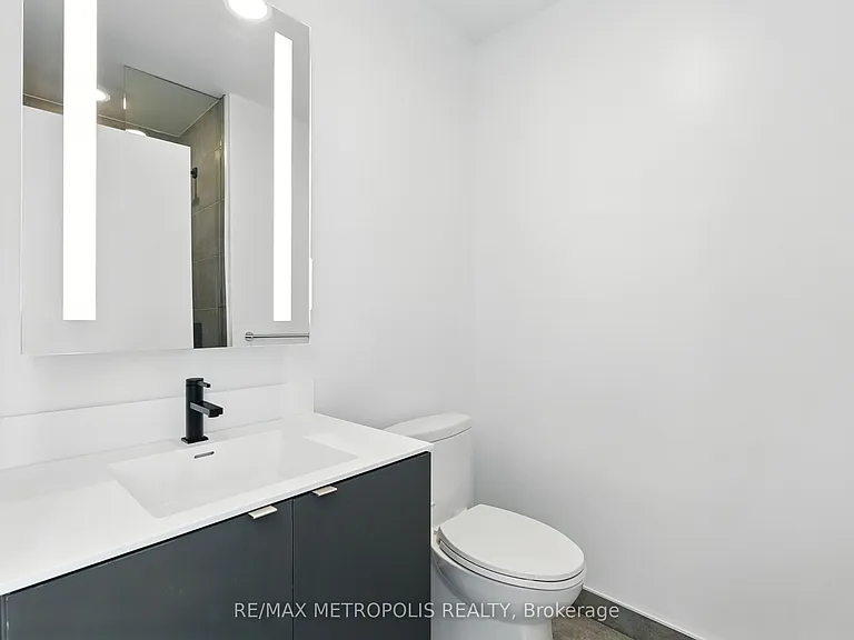 500 Dupont St #815 — Photo 10