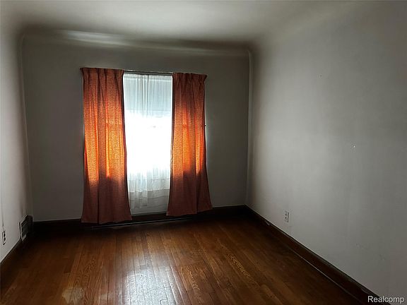 3rd image of 15117 Holmur St