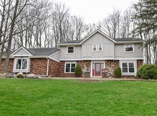 1580 Valley Forge Ct, Brookfield, WI 53045