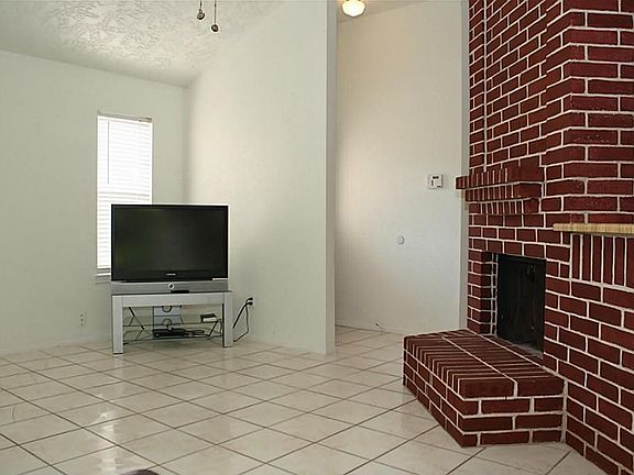 4th image of 2614 Village Oak Dr