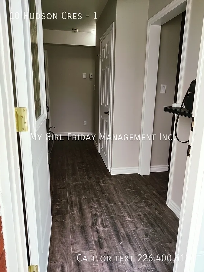 Building Photo - 10 Hudson Cres #1