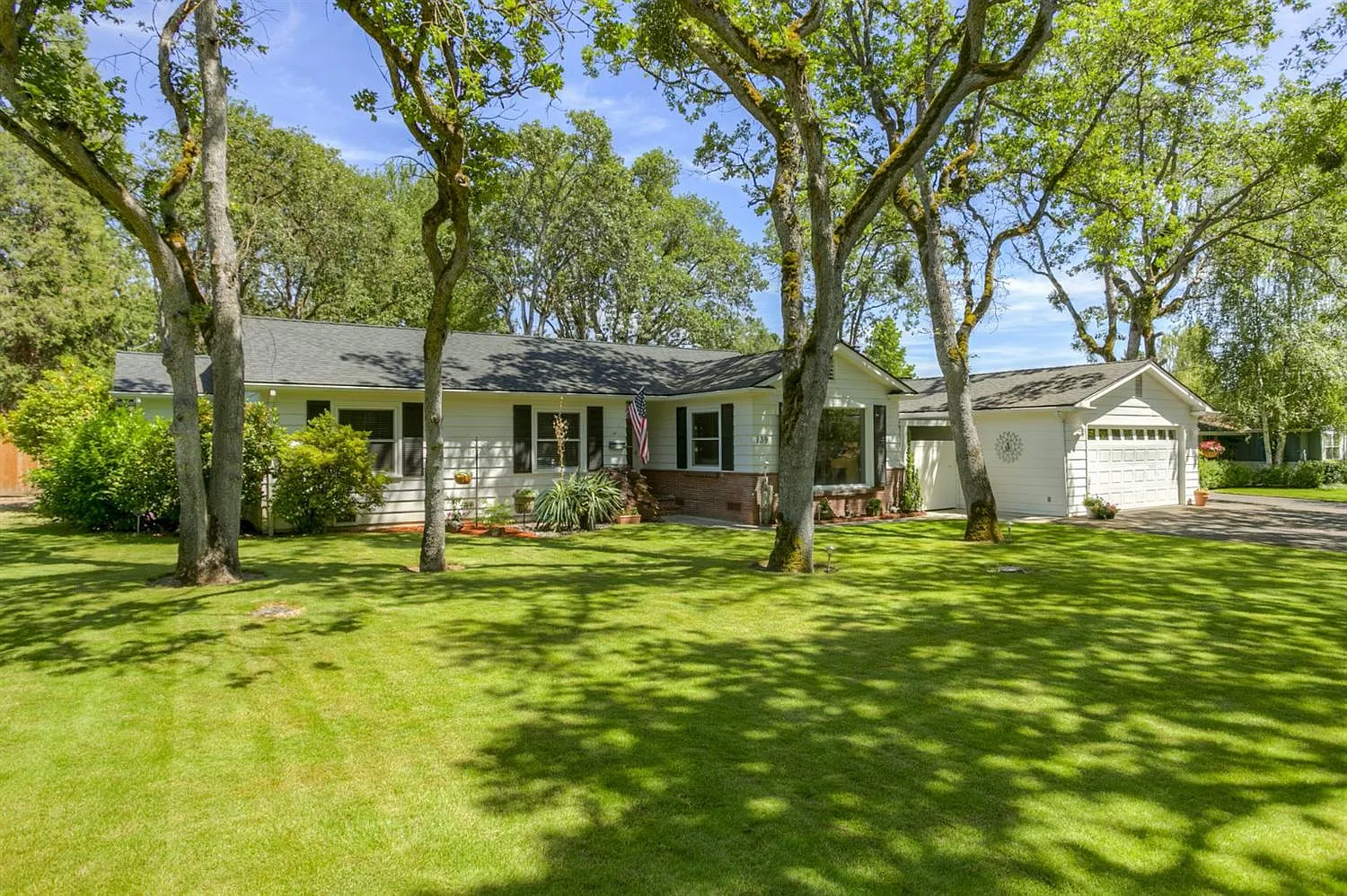 139 White Oak Rd photo 1