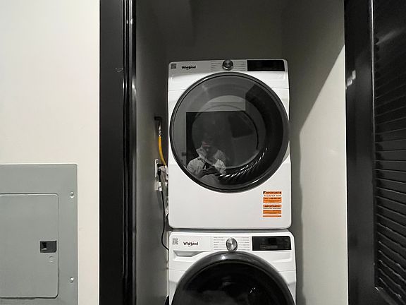 4th image of 862 Broadway #202