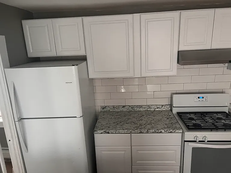 1150 Plymouth Ave — Photo 5