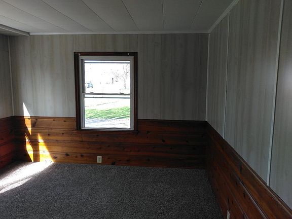 2nd image of 216 Smith St