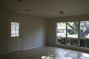 3rd image of 807 Briarcliff Dr