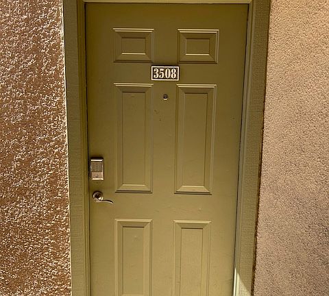 Welcome to the newly painted and updated condo.