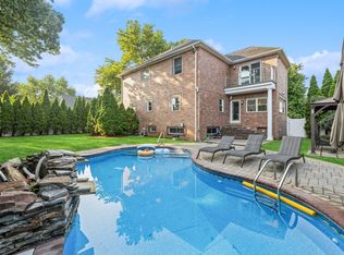 329 Grove St, Teaneck, NJ