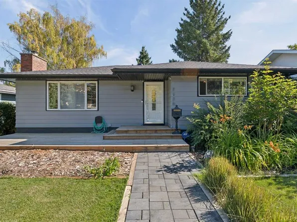 7120 W 8th St NW, Calgary, AB T2K 1G3