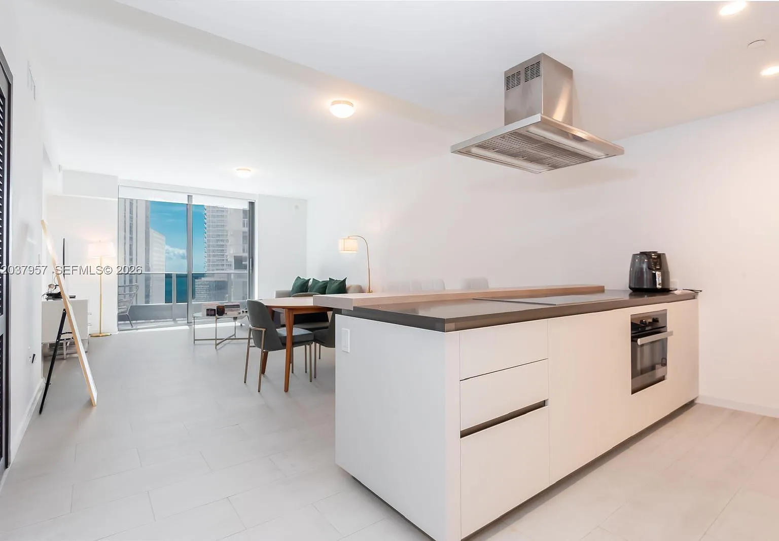 Brickell Flatiron Condo — Photo 4