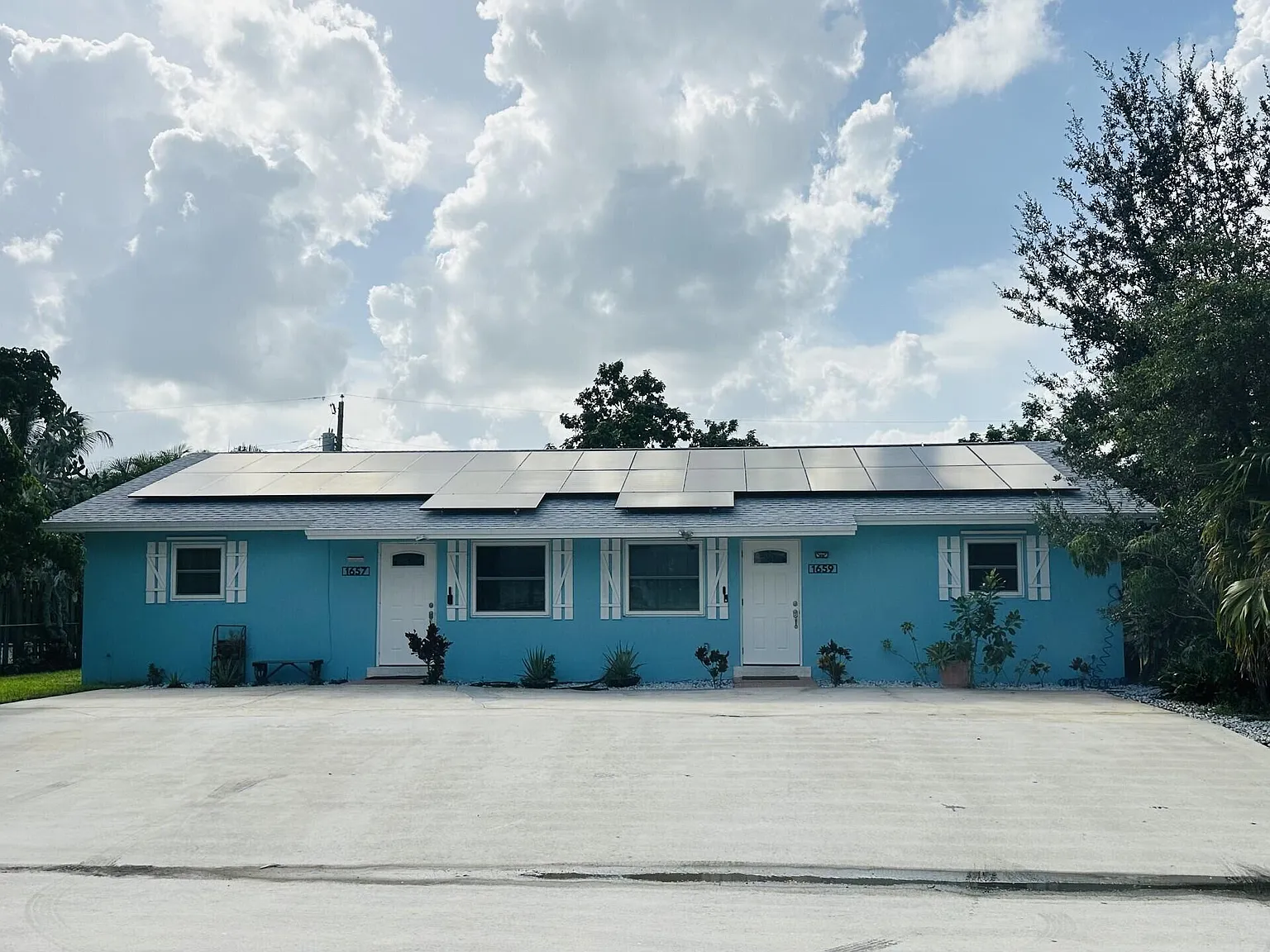 3 bed, 2.0 bath, 1760 sqft, $3,000 — Photo 1