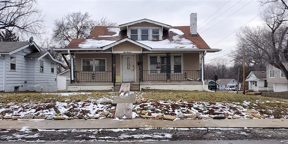 1st image of 800 S Huttig Ave