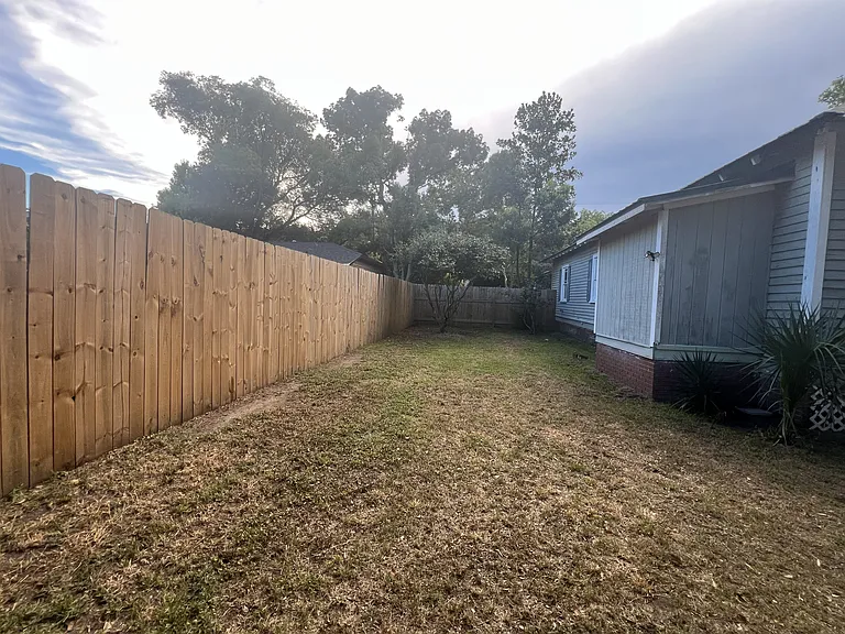 2120 Reynolds St — Photo 22