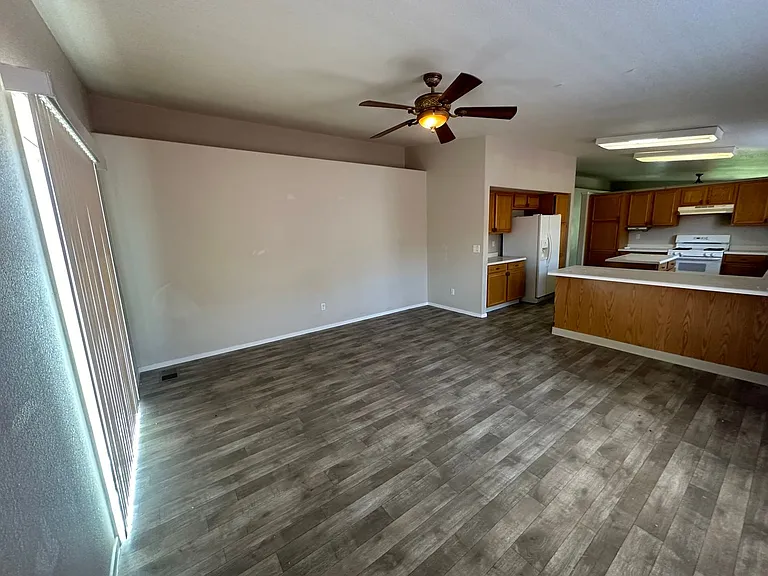 17878 Empire Ct — Photo 4