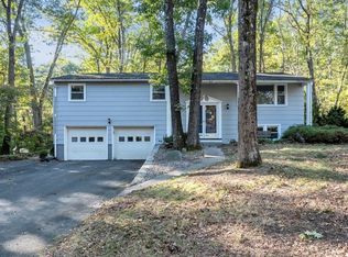 32 Stonewall Dr, Northampton, MA 01060
